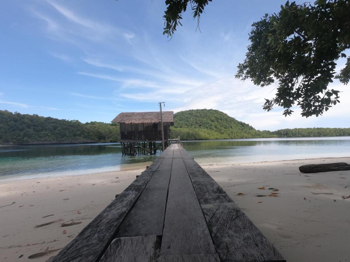 Meos Ambower Homestay Raja Ampat Fam Kültér fotó