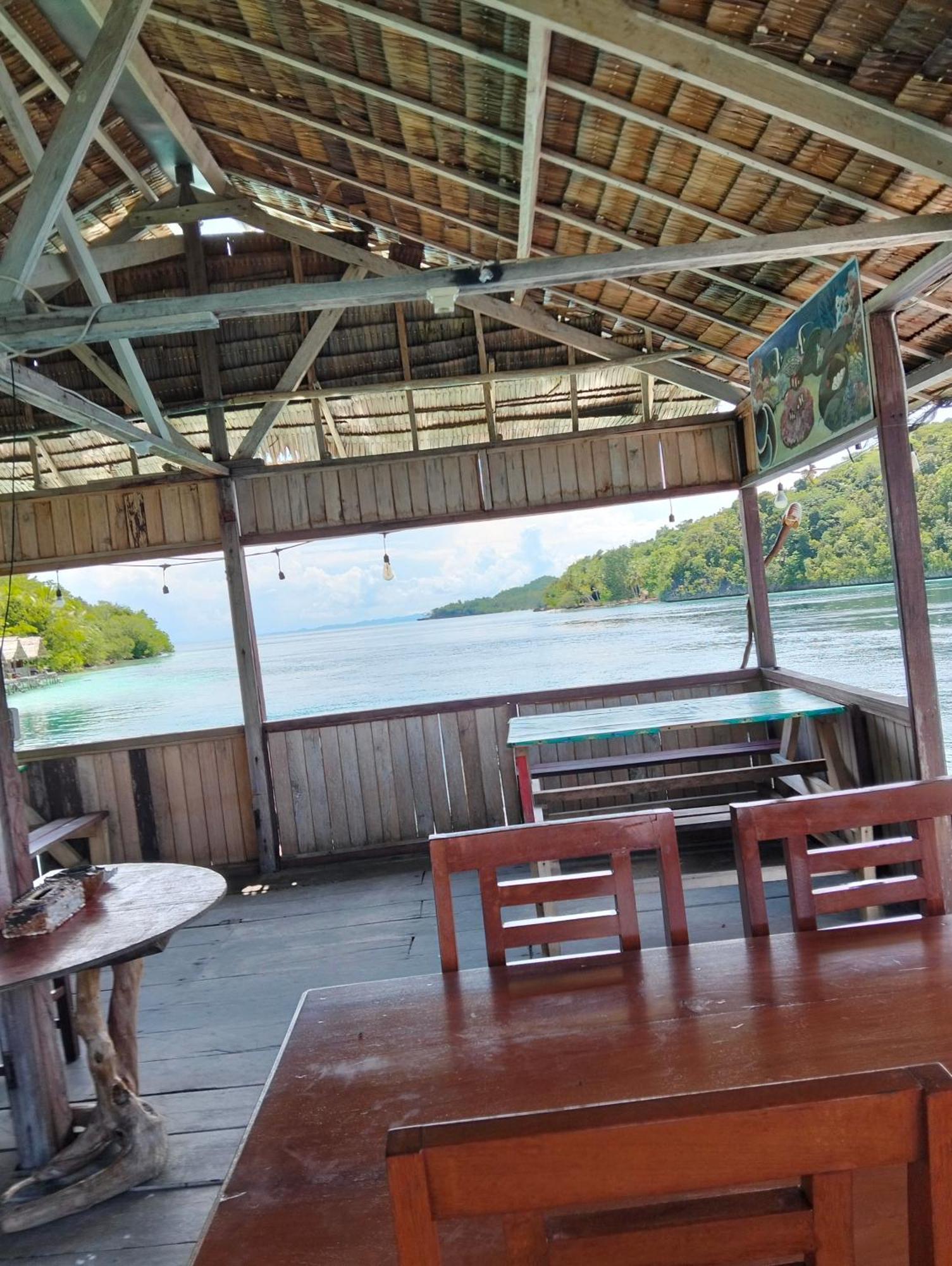 Meos Ambower Homestay Raja Ampat Fam Kültér fotó