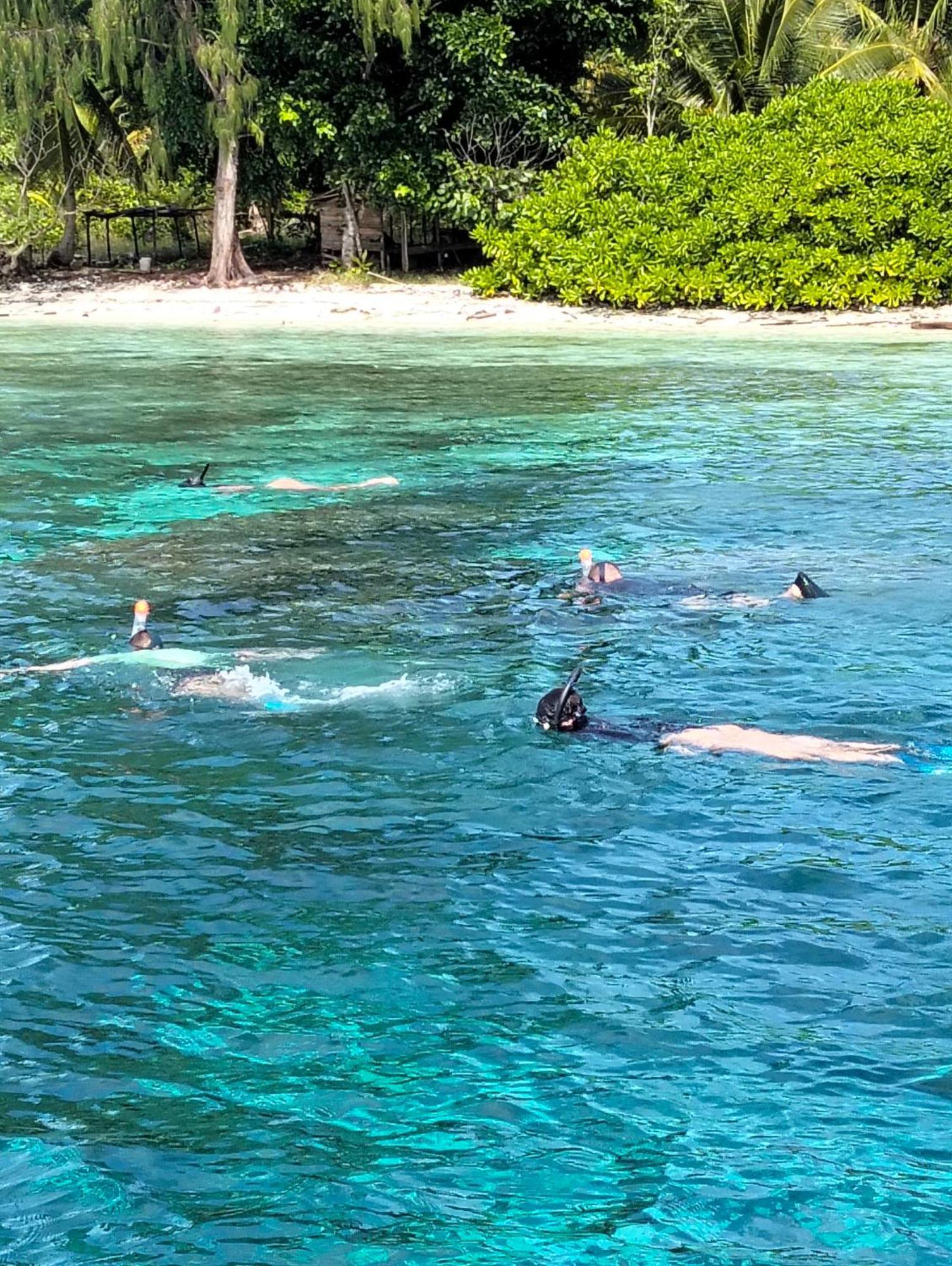 Meos Ambower Homestay Raja Ampat Fam Kültér fotó