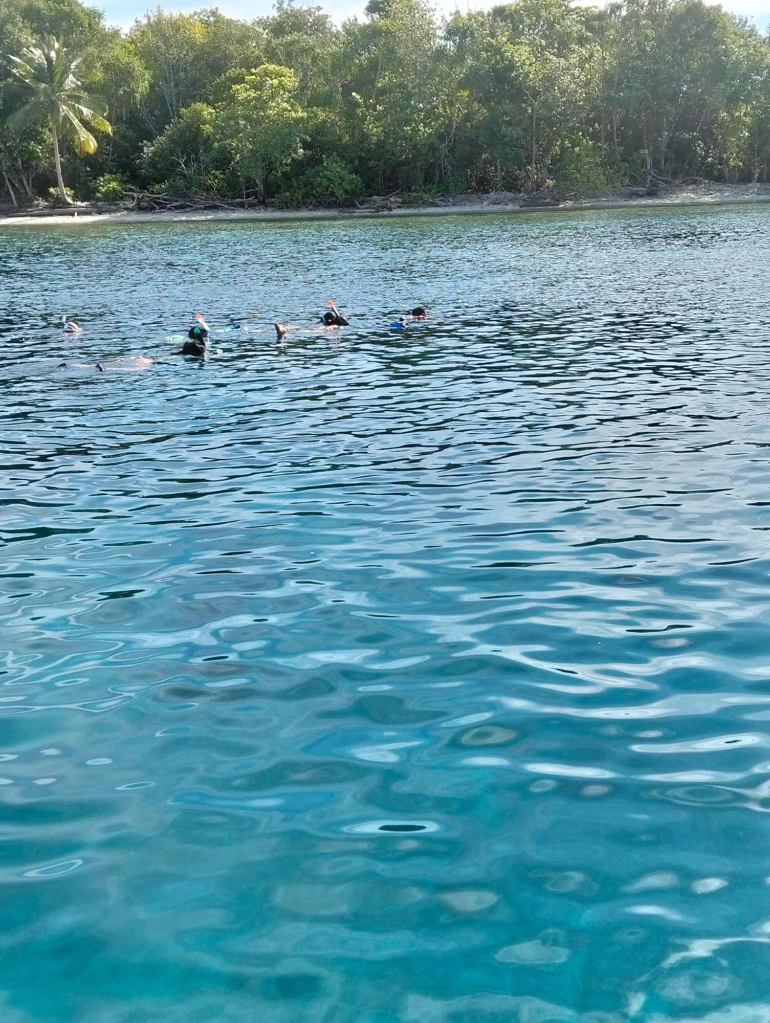Meos Ambower Homestay Raja Ampat Fam Kültér fotó