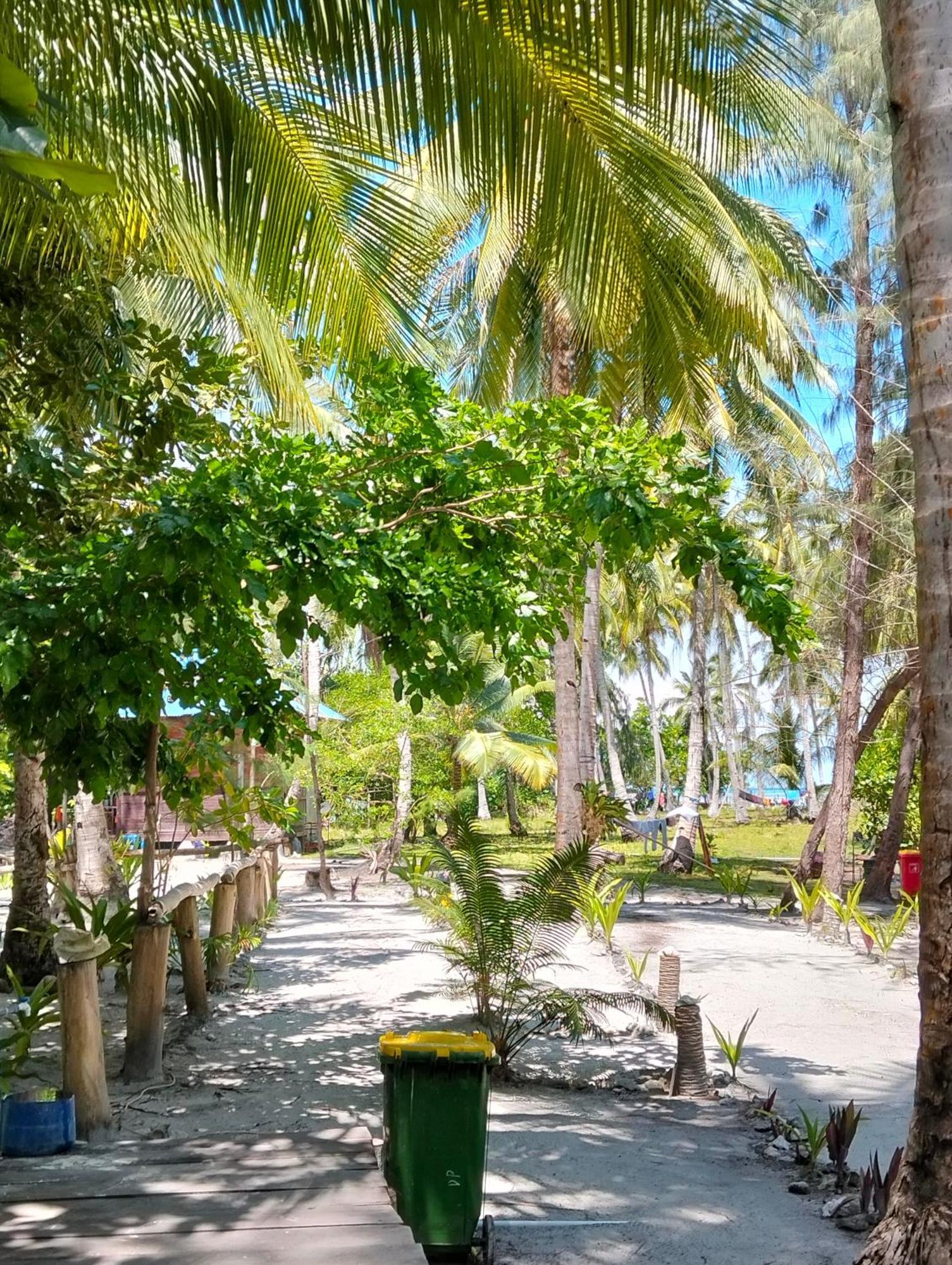 Meos Ambower Homestay Raja Ampat Fam Kültér fotó